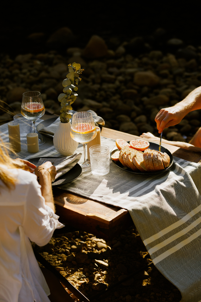Saunders Dip - Table Runner – The Cotton Company